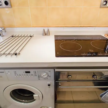 Bright And Central- 2bd 1bth- Malhara *